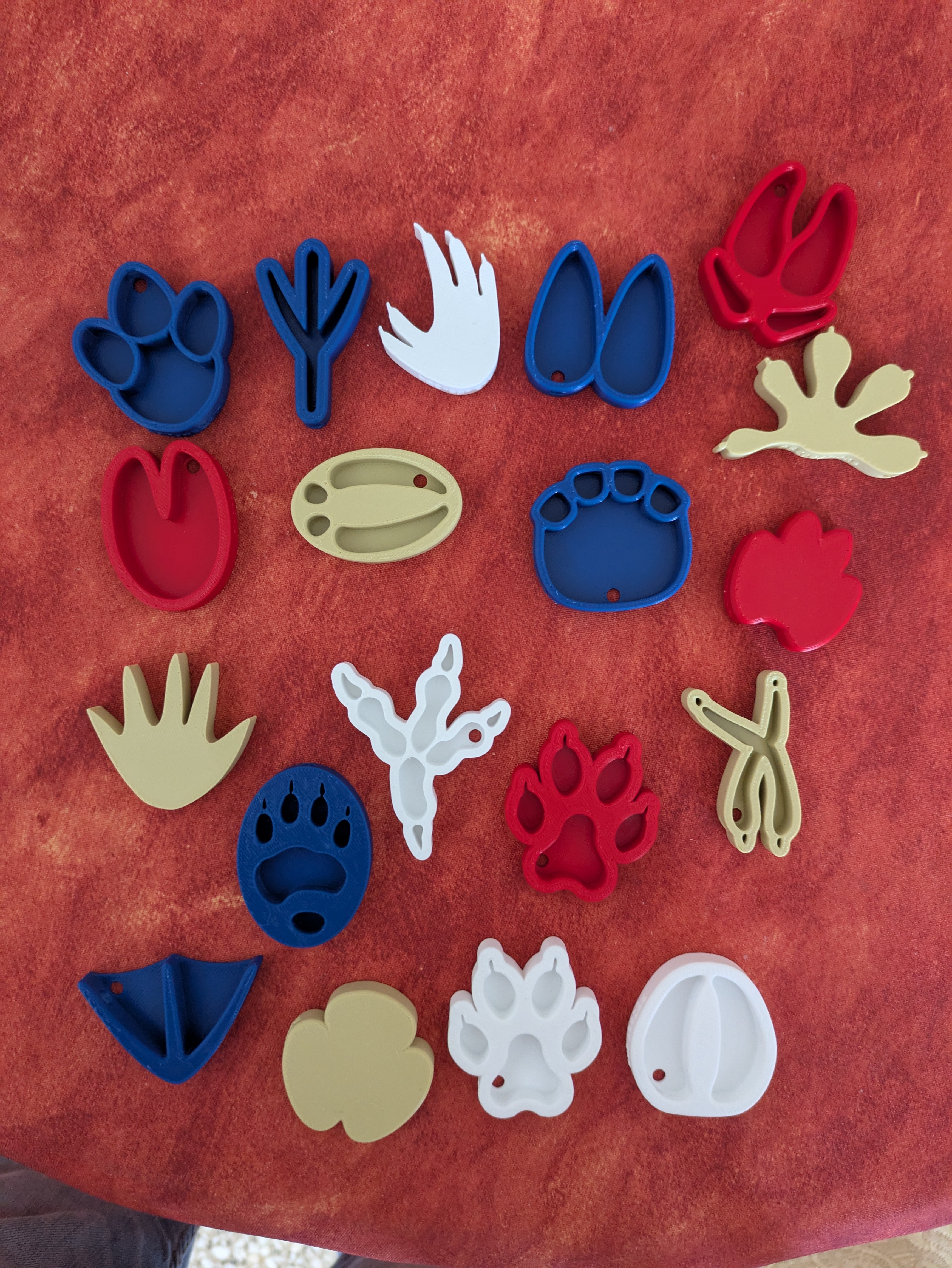 Twenty Animal Footprints Keychains (Black)